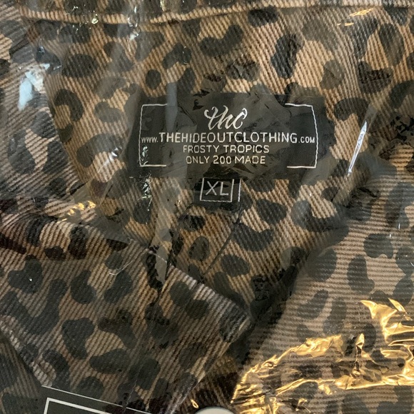 NWT THE HIDEOUT CLOTHING TROPICS LEOPARD DENIM JACKET - Picture 14 of 16